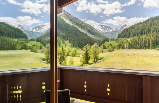 Holiday Apartment 'Haus Marchegg - Edelweiß' with Mountain View, Balcony and Wi-Fi