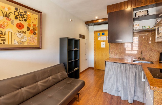 Holiday Apartment 'Herreria's' with Wi-Fi & Air Conditioning