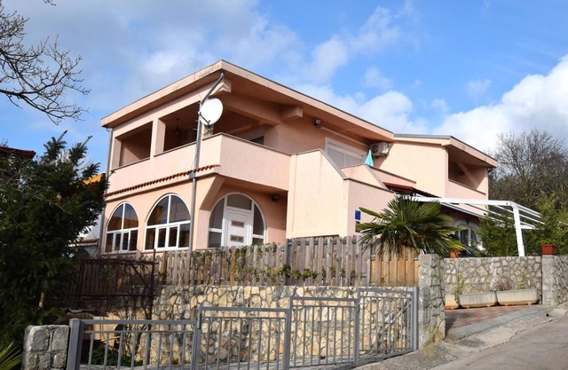 Holiday apartment with sea view