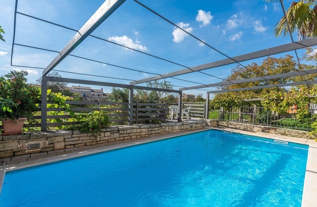 Holiday apartment Peresiji AUA with shared pool