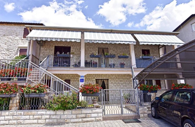 Holiday Apartment in Murine with Private Parking