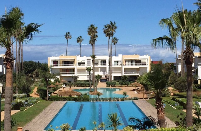 Holiday apartment w/pool 5min walk to the beach