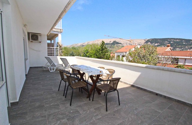 Holiday apartment mit Klimaanlage und Balkon