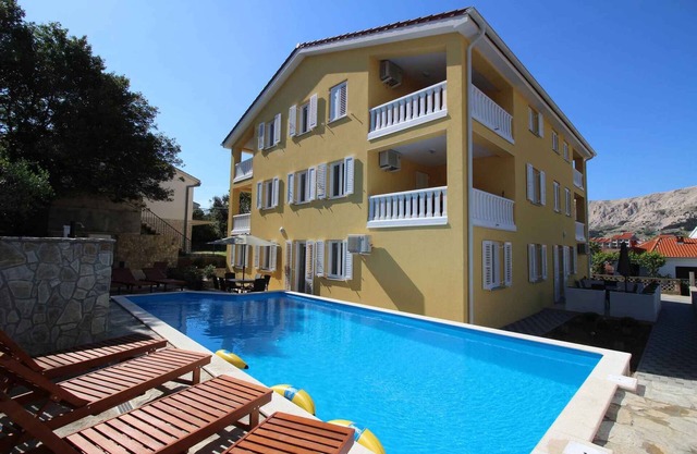 Holiday apartment mit Pool