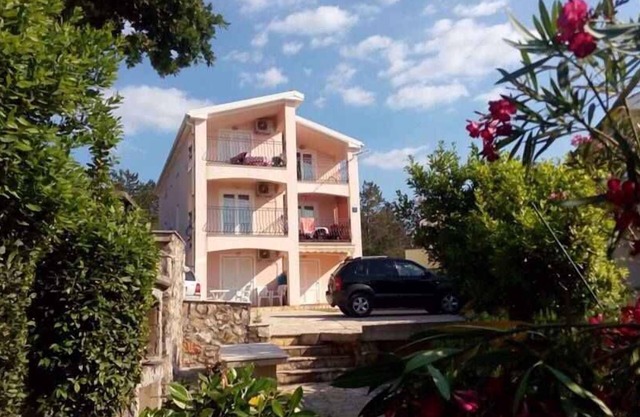 Holiday apartment near the beach with sea view