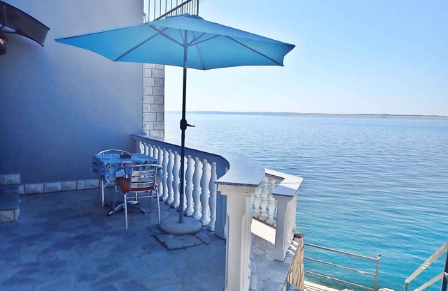 Holiday apartment on the coast with sea views