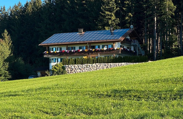 Holiday Apartment 'Sonnenstrahl' with Shared Garden, Balcony and Wi-Fi