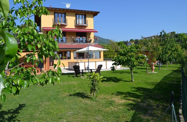Holiday apartment Salò for 1 - 5 persons with 2 bedrooms - Twin house