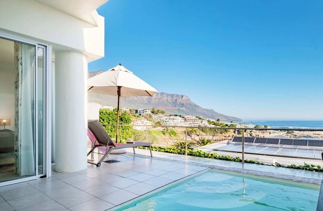 Holiday Apartment w Sea Views & Pool CBT Suite