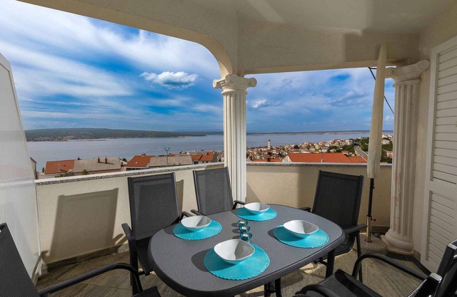 Holiday apartment with gallery and panoramic views