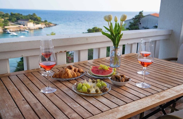 Holiday apartment with pool area and air conditioning