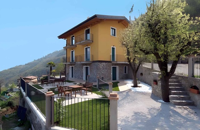 Holiday apartment with terrace and lake view