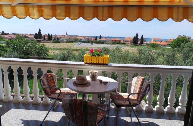 Holiday apartment with barbecue in the garden