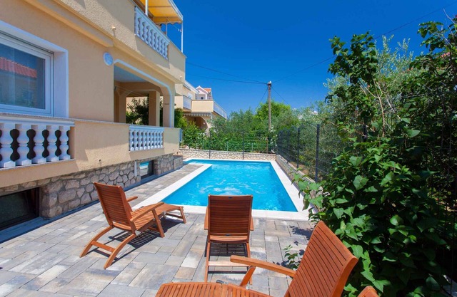 Holiday apartment with air conditioning and pool use