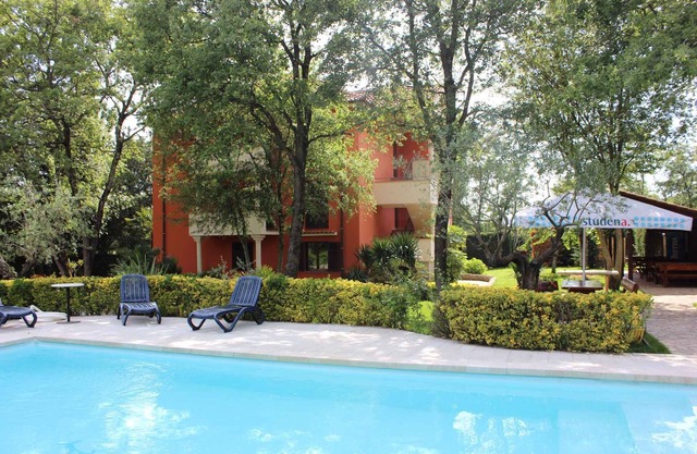 Holiday apartment with outpool