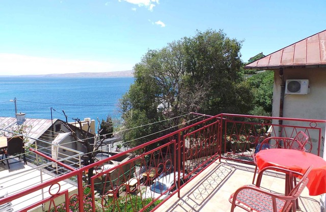 Holiday apartment with sea view 50 metres from the beach