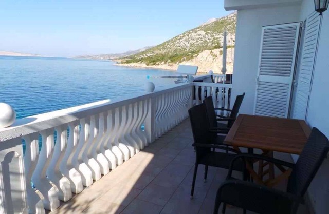 Holiday apartment with terrace near the sea