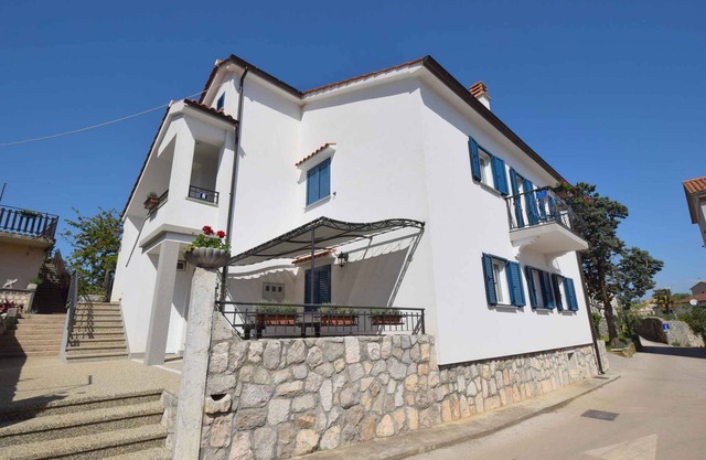 Holiday apartment with air conditioning and sea view