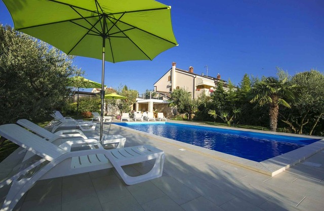 Holiday apartment with outpool