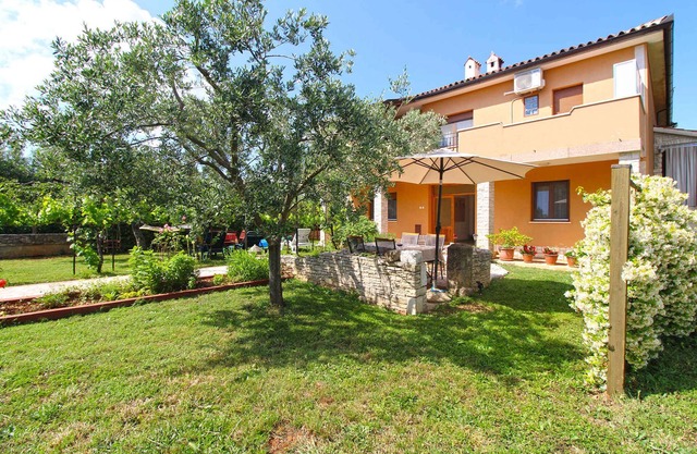 Holiday apartment with parking