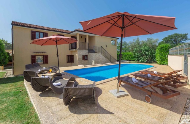 Holiday apartment with pool and only 300m from the beach