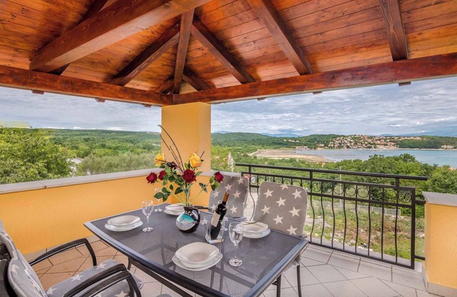 Holiday apartment with sea view