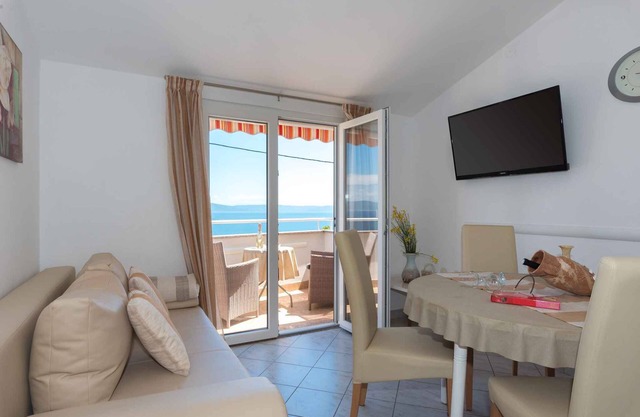 Holiday apartment with sea view and barbecue facilities