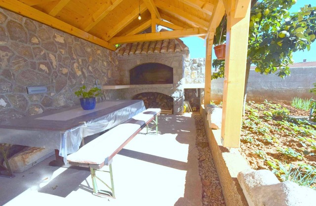 Holiday apartment with terrace and barbecue