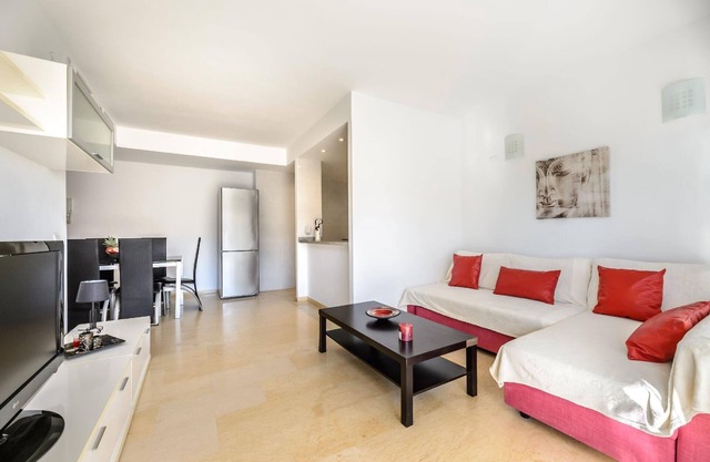 Holiday flat with pool