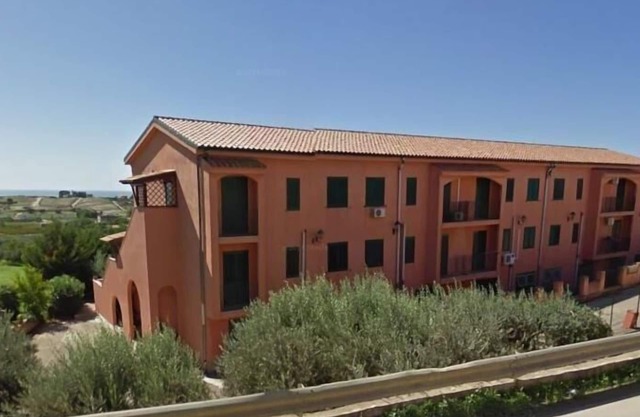 Holiday flat with shared pool