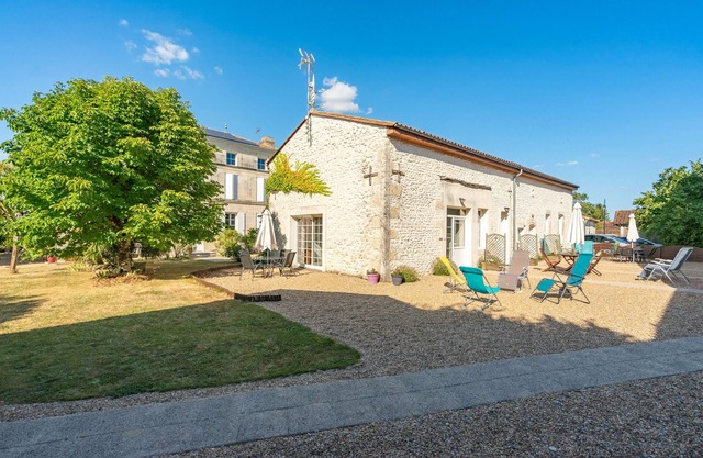 Holiday Home 'Pervenche' with Shared Pool, Private Terrace and Wi-Fi