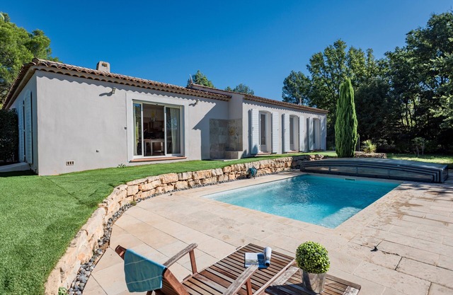 Holiday home with A/C and pool near a village