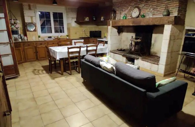 Holiday Home 'Grande Maison St Pierre De Côle' with Shared Terrace