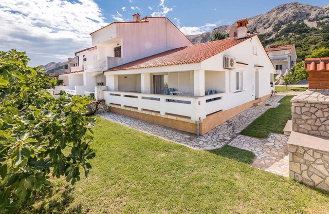 Holiday home 250 m from the beach