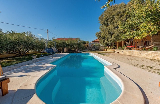 Holiday Home Apios - Three Bedroom Holiday Home with Swimming Pool