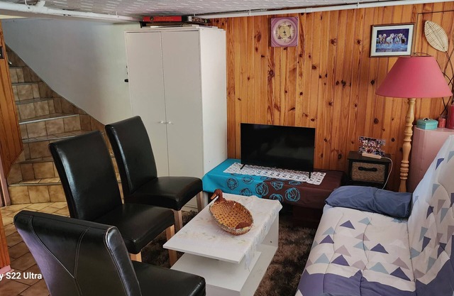 Holiday Home 'Beautiful Basement with Terrace' with Shared Garden and Wi-Fi