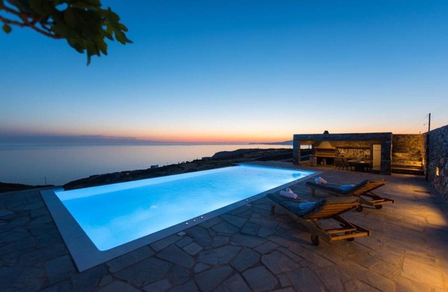Holiday Home 'Blue Paradise Villa' with Private Pool, Wi-Fi and Air Conditioning