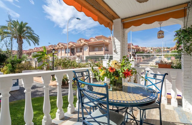 Holiday Home 'Casa Pista' with Shared Pool, Wi-Fi and Air Conditioning