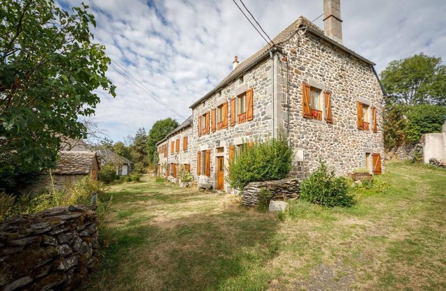 Holiday Home 'Chez Félicie' with Private Terrace and Shared Garden