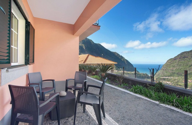 Holiday Home 'Cristina Grand' with Sea View, Private Terrace and Wi-Fi