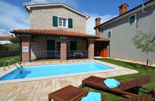 Holiday home for 5 persons with pool near Poreč