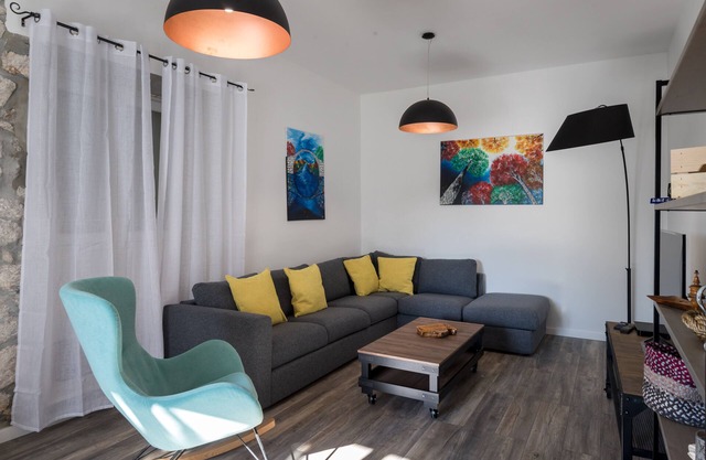 Holiday Home Frida - Three Bedroom House with Jacuzzi and Sea View