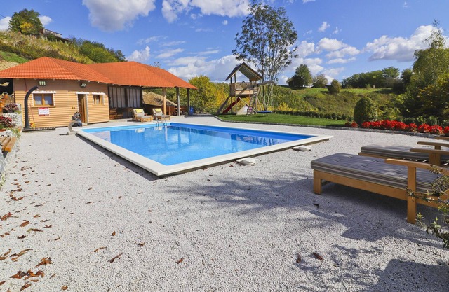 Holiday Home Grga-Three Bedroom House with Swimming Pool