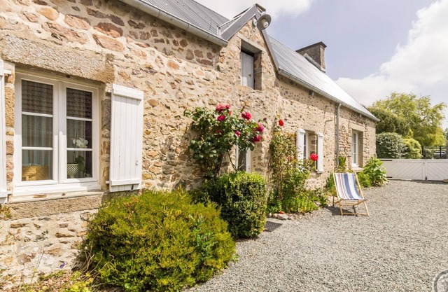 Holiday Home in Gouville-sur-Mer, Pets Allowed, Enclosed Garden