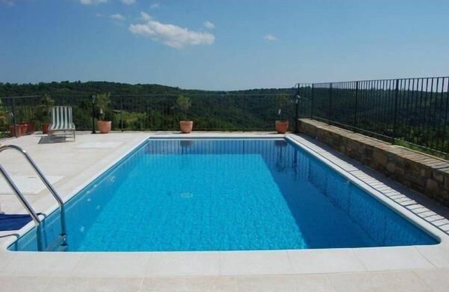 Holiday home in a quiet location with pool and far-reaching views