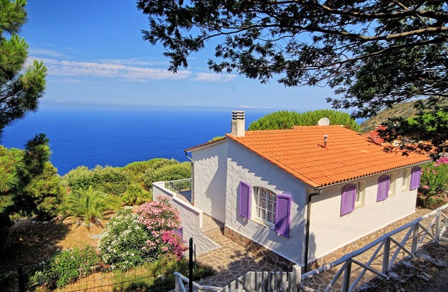 Holiday home in a unique location above the sea
