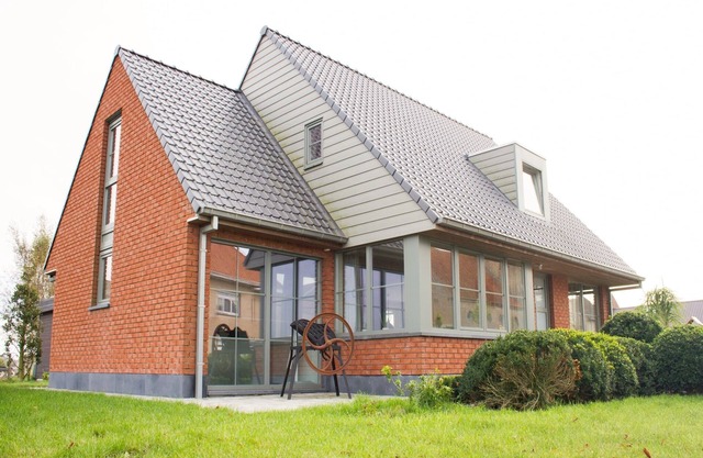 Holiday Home in Alveringem near Beach