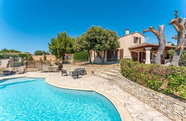 Holiday Home 'La Provençale' with Private Pool and Wi-Fi