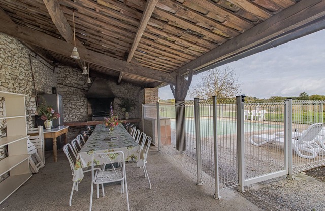 Holiday Home "Le Petit Presbytère de Pompiac" with Shared Pool & Wi-Fi