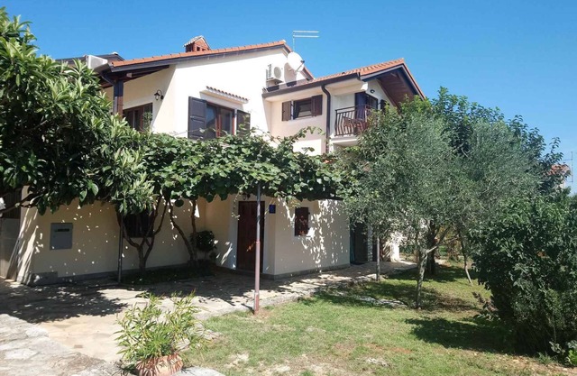 Holiday home mit Garten und Grill